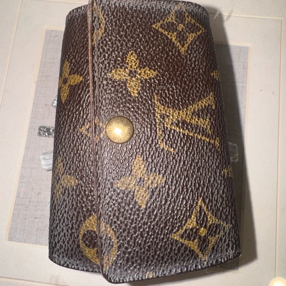 Authentic Louis Vuitton Monogram Key Holder. Vintage. - Picture 11 of 12